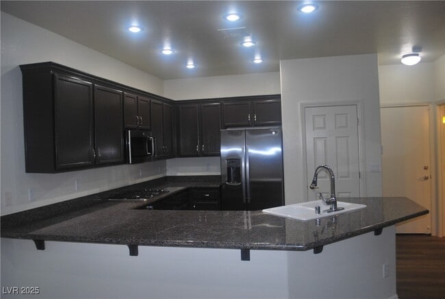 10031 Cranbrook Falls Ct in Las Vegas, NV - Building Photo - Building Photo
