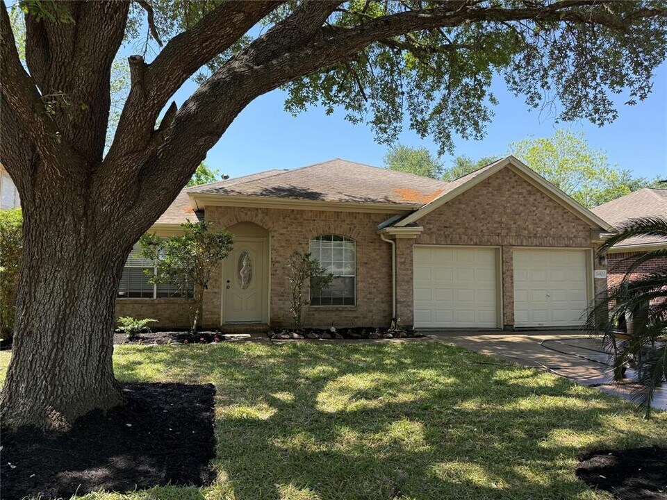 16910 Pheasant Ridge Dr in Sugar Land, TX - Building Photo