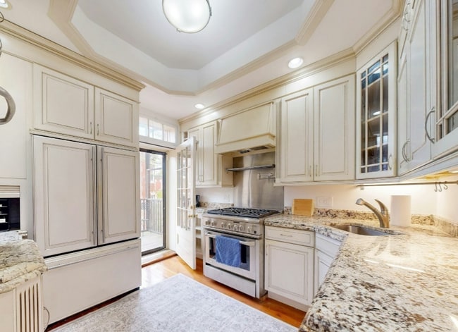 15 Garrison Rd, Unit 1 in Brookline, MA - Building Photo - Building Photo