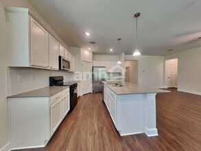 2211 Saffron Walden Dr in Plant City, FL - Building Photo - Building Photo