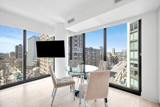 174 Cumberland St, Unit SI ID1388903P in Toronto, ON - Building Photo - Building Photo