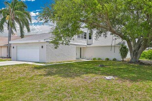 17337 Phlox Dr in Ft. Myers, FL - Building Photo