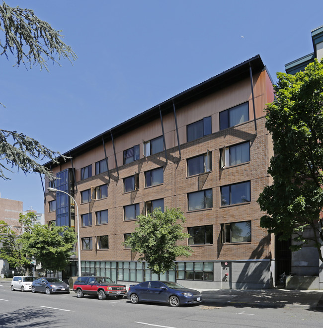 James Hawthorne Apartments in Portland, OR - Building Photo - Building Photo