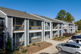 Crestmont Apartments in Marietta, GA - Foto de edificio - Building Photo