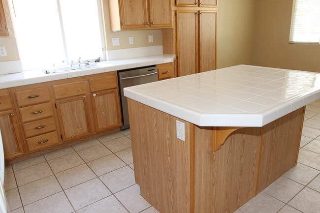 8930 Bayshore Ln in Riverside, CA - Building Photo - Building Photo