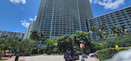 1500 Bay Rd, Unit 116 in Miami Beach, FL - Foto de edificio - Building Photo