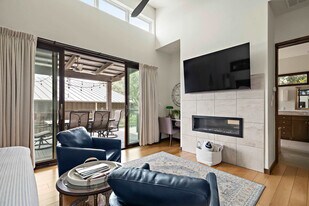 2113 Barbaro Way in Spicewood, TX - Building Photo