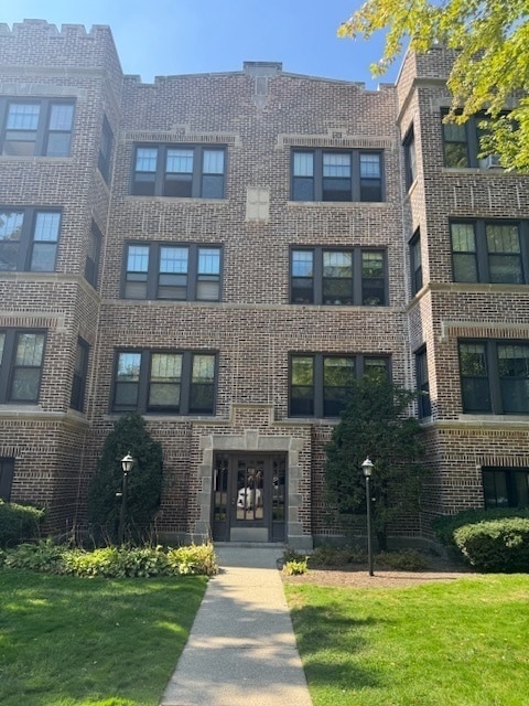 property at 313 N Oak Park Ave