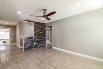 3713 37th St N in St. Petersburg, FL - Building Photo - Building Photo