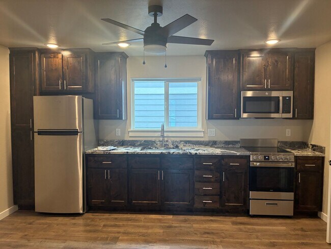 7865 Houston Lp in White City, OR - Building Photo - Building Photo