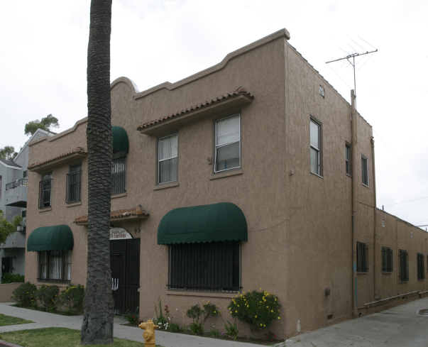 936 Olive Ave in Long Beach, CA - Foto de edificio - Building Photo