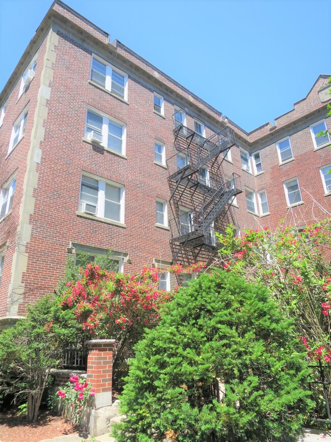 18 Agassiz St, Unit 2 in Cambridge, MA - Foto de edificio - Building Photo