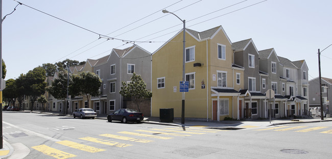 Yerba Buena Plaza East in San Francisco, CA - Foto de edificio - Building Photo