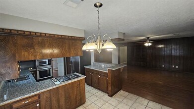 7322 Ridge Oak Dr in Houston, TX - Building Photo - Building Photo