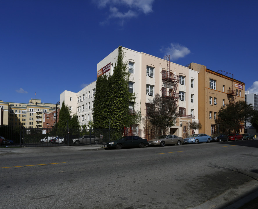 Mariposa Apartments in Los Angeles, CA - Building Photo