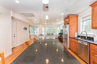 383 Hyde Park Ave, Unit 2 in Boston, MA - Building Photo - Building Photo