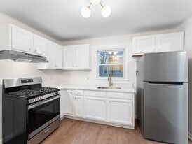 132 S Dennis Dr in Clayton, NJ - Building Photo