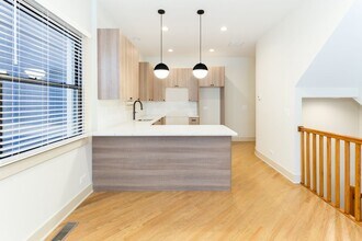 1324 W Diversey Pky, Unit 1326-1 in Chicago, IL - Building Photo - Building Photo