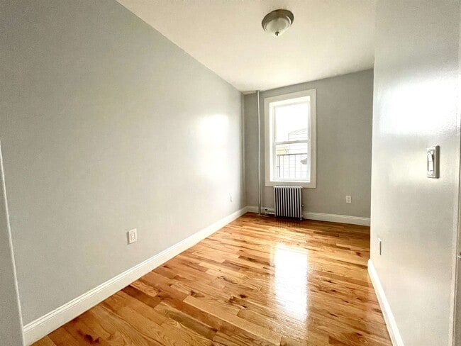 700 Bergenline Ave in Union City, NJ - Building Photo - Building Photo