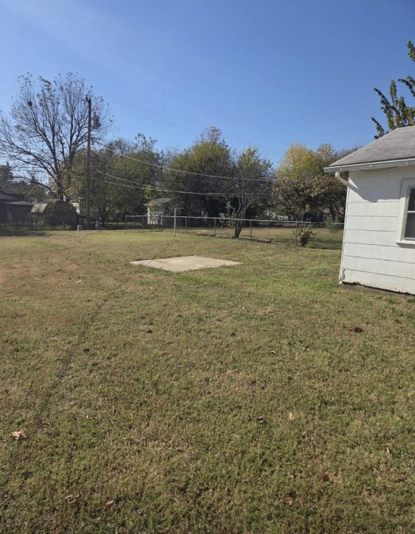 1129 E Maple St in Cushing, OK - Building Photo - Building Photo