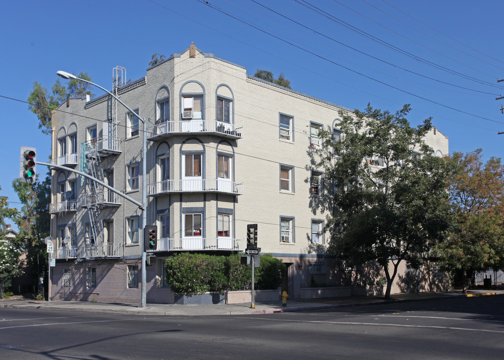 717 N San Joaquin St in Stockton, CA - Building Photo