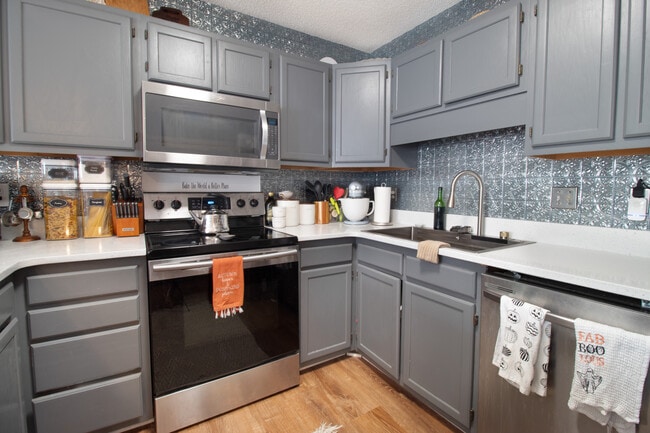 property at 1711 Orange Grove Shores Dr