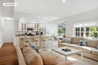 253 Norfolk Dr in East Hampton, NY - Building Photo - Building Photo