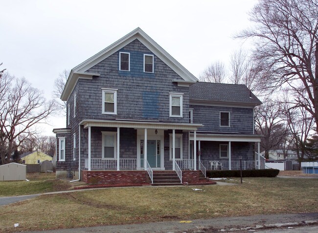 39 Ashland St in Taunton, MA - Foto de edificio - Building Photo