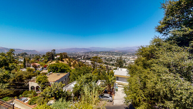 2429 Echo Park Ave in Los Angeles, CA - Building Photo - Building Photo