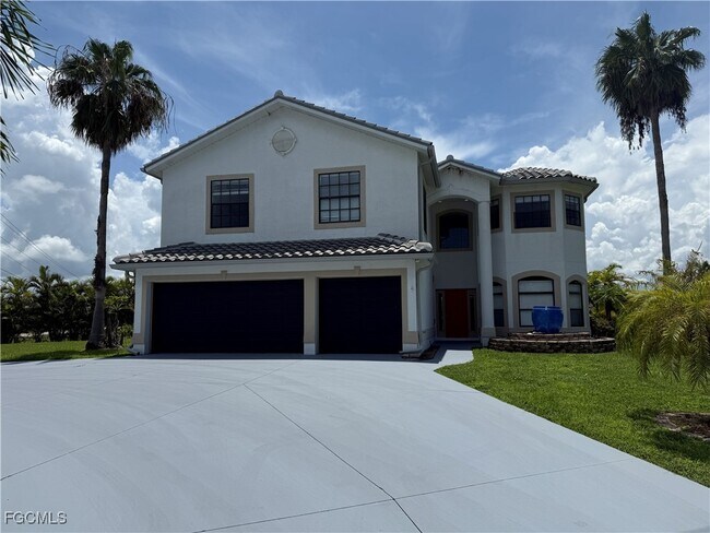 3914 Kismet Pkwy W in Cape Coral, FL - Building Photo - Building Photo