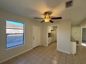 8915 Emnora Ln, Unit C in Houston, TX - Building Photo - Building Photo