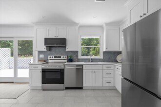 64 Old Depot Rd in Quogue, NY - Building Photo - Building Photo