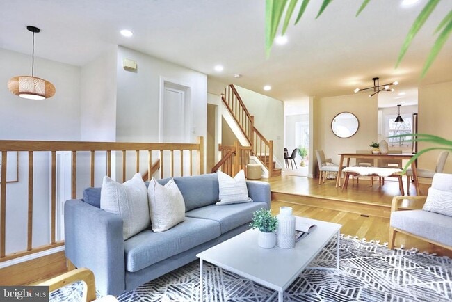 property at 1515 Templeton Pl