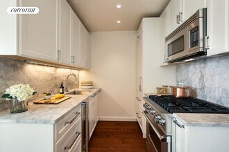 200 E 94th St in New York, NY - Building Photo - Building Photo