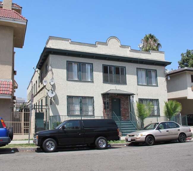 833 S Carondelet St in Los Angeles, CA - Building Photo - Building Photo