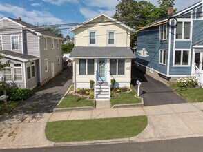 37 Lawrence Ave in Milford, CT - Building Photo - Building Photo