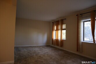 1274 E Main St in Meriden, CT - Building Photo - Building Photo