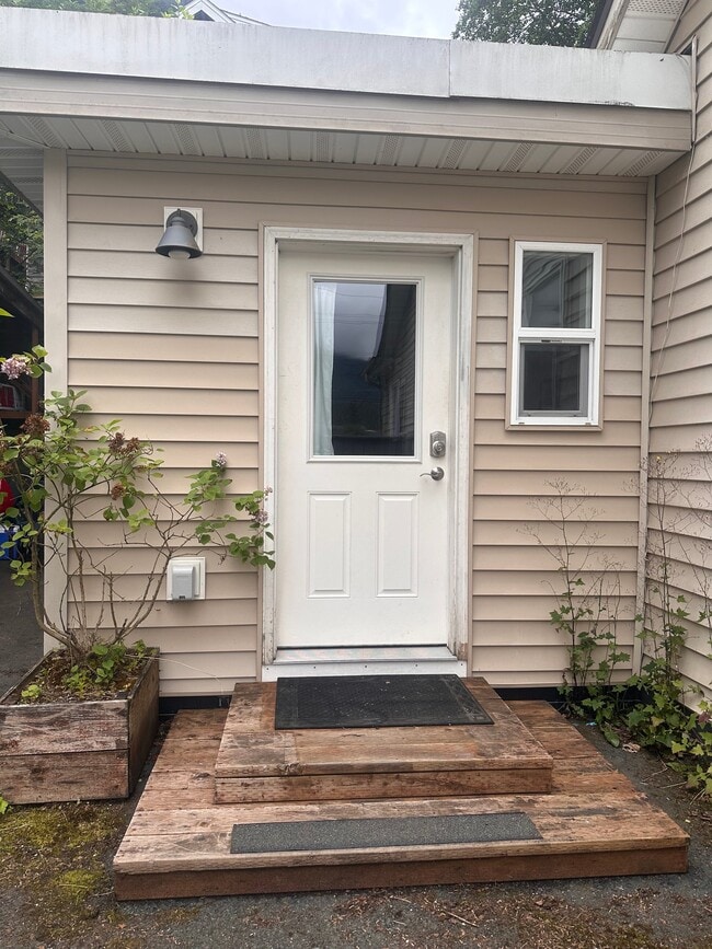 1624 Glacier Ave