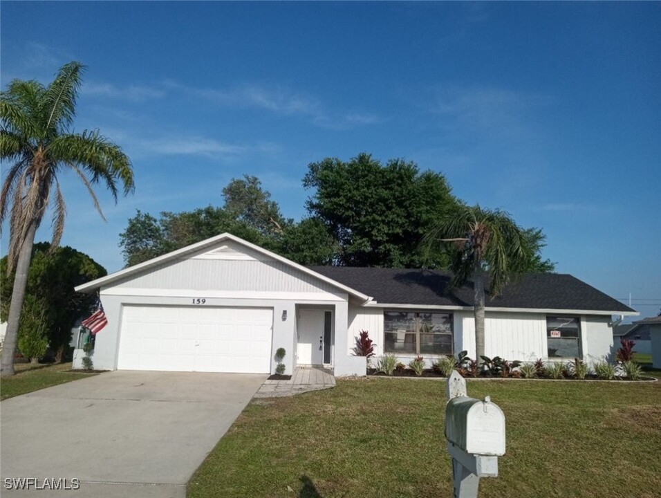 159 SE Santa Barbara Pl in Cape Coral, FL - Building Photo