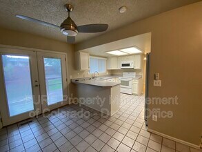 725 Northridge Rd in Littleton, CO - Building Photo - Building Photo