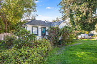 723 El Salto Dr in Capitola, CA - Building Photo - Building Photo