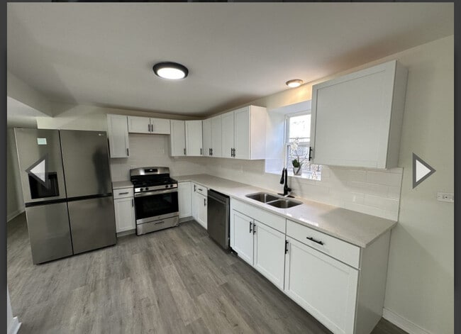219 N Waller Ave, Unit B-G
