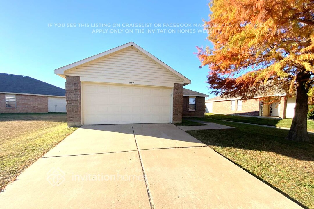 1509 Queens Brook Ln in Fort Worth, TX - Building Photo