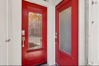 2394 Bryant St, Unit Beautiful 2BR Mission in San Francisco, CA - Foto de edificio - Building Photo