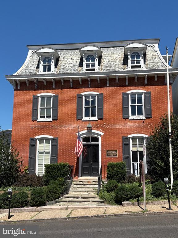 property at 115 N Broad St