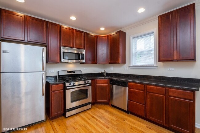 2852 W Rosemont Ave-Unit -2852-3 in Chicago, IL - Building Photo - Building Photo