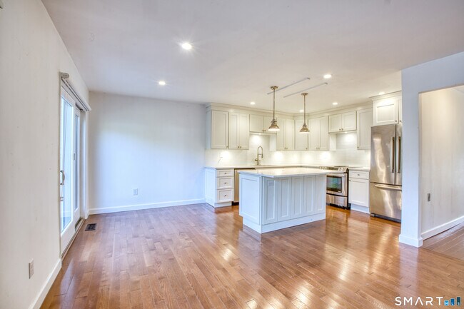 9 Georgetowne N in Greenwich, CT - Building Photo - Building Photo