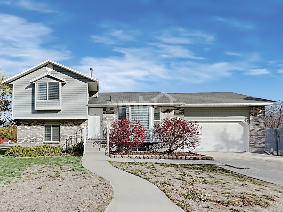 6237 S 5130 W in West Jordan, UT - Building Photo