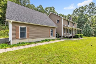 52 Washington Rd in Brimfield, MA - Foto de edificio - Building Photo