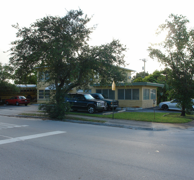 Croissant Park Apartments in Fort Lauderdale, FL - Building Photo - Building Photo